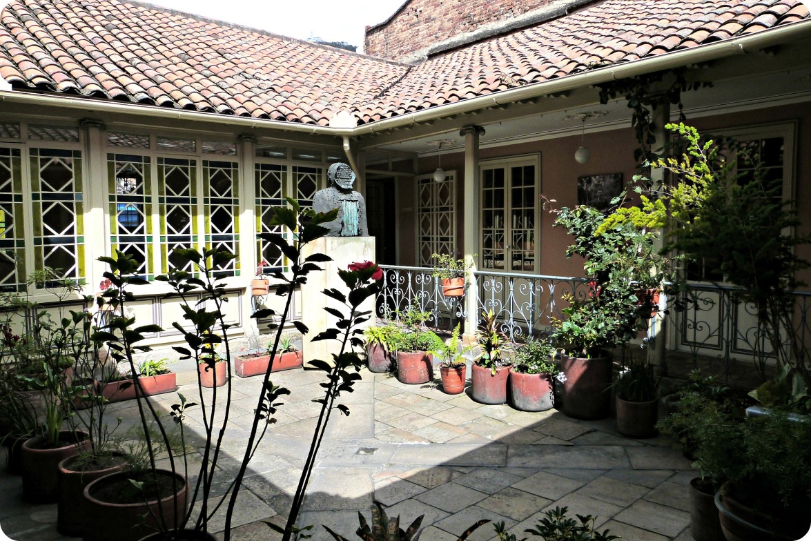 patio Casa Poesía Silva Bogotá
